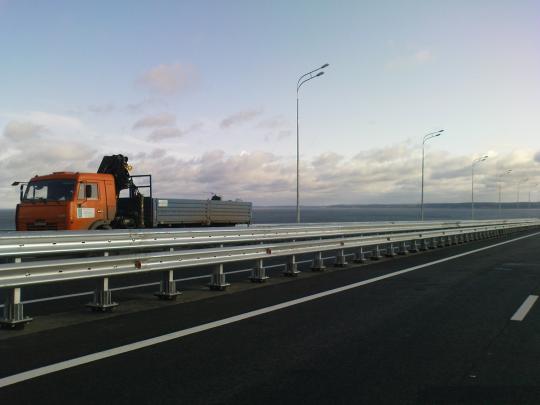 Фото 2 мостовое барьерное ограждение КТЦ Металлоконструкция на Президентском мосту в Ульяновске 2017